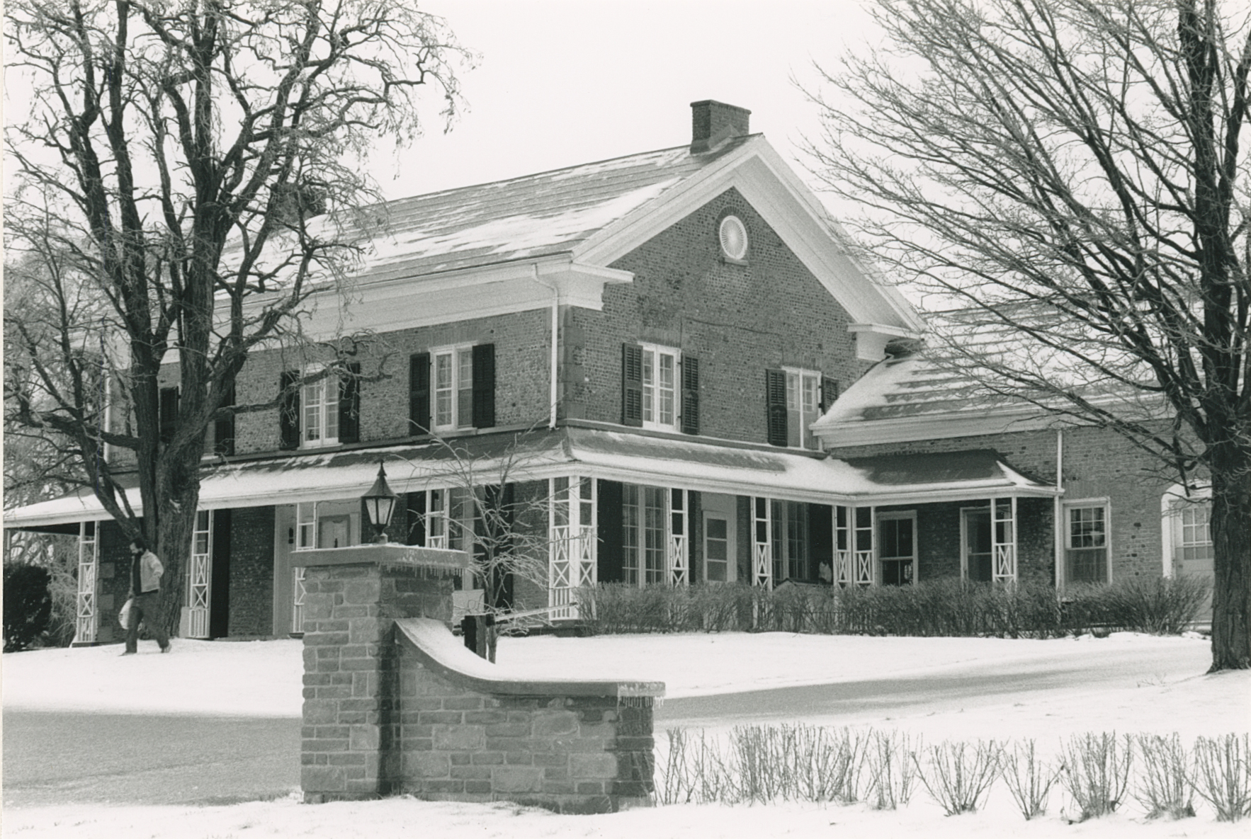 Has-2 16 Roblin Rd 2